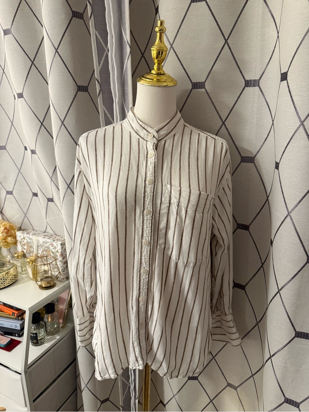 Banana Republic Women’s White Striped Button-Up Shirt